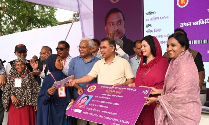 বগুড়ায় ফ্যামিলি কার্ড বিতরণের উদ্বোধন করলেন প্রধানমন্ত্রী