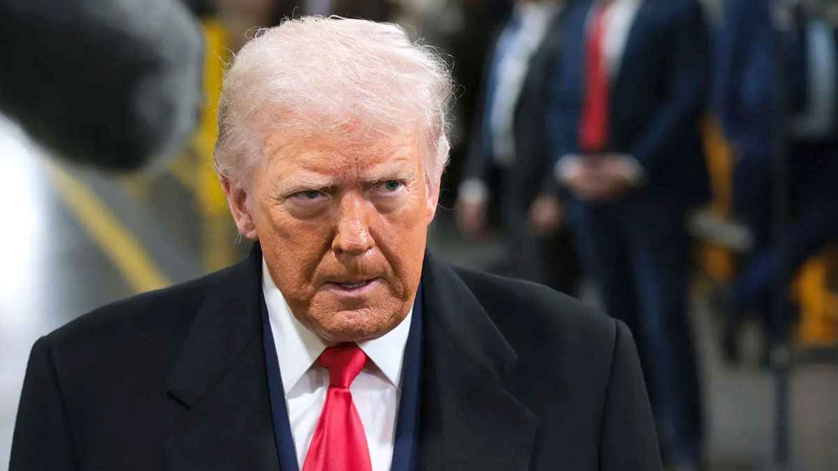 ইরানে শিগগিরই ‘আরও কঠোর’ হামলার হুঁশিয়ারি ট্রাম্পের