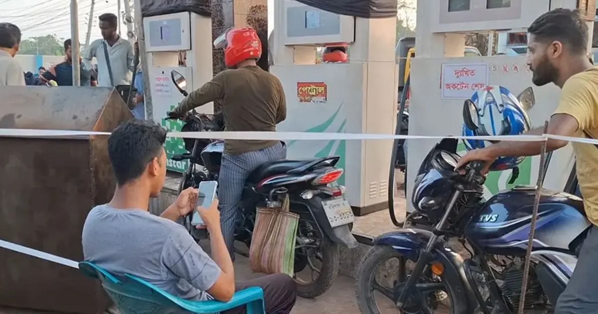 দুইবার তেল নিতে এসে ধরাখেল চালক